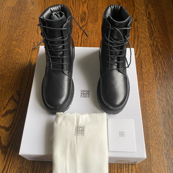 NWT TOTEME The Husky Leather Combat Boots - Sz IT 36(6) - Picture 1 of 16